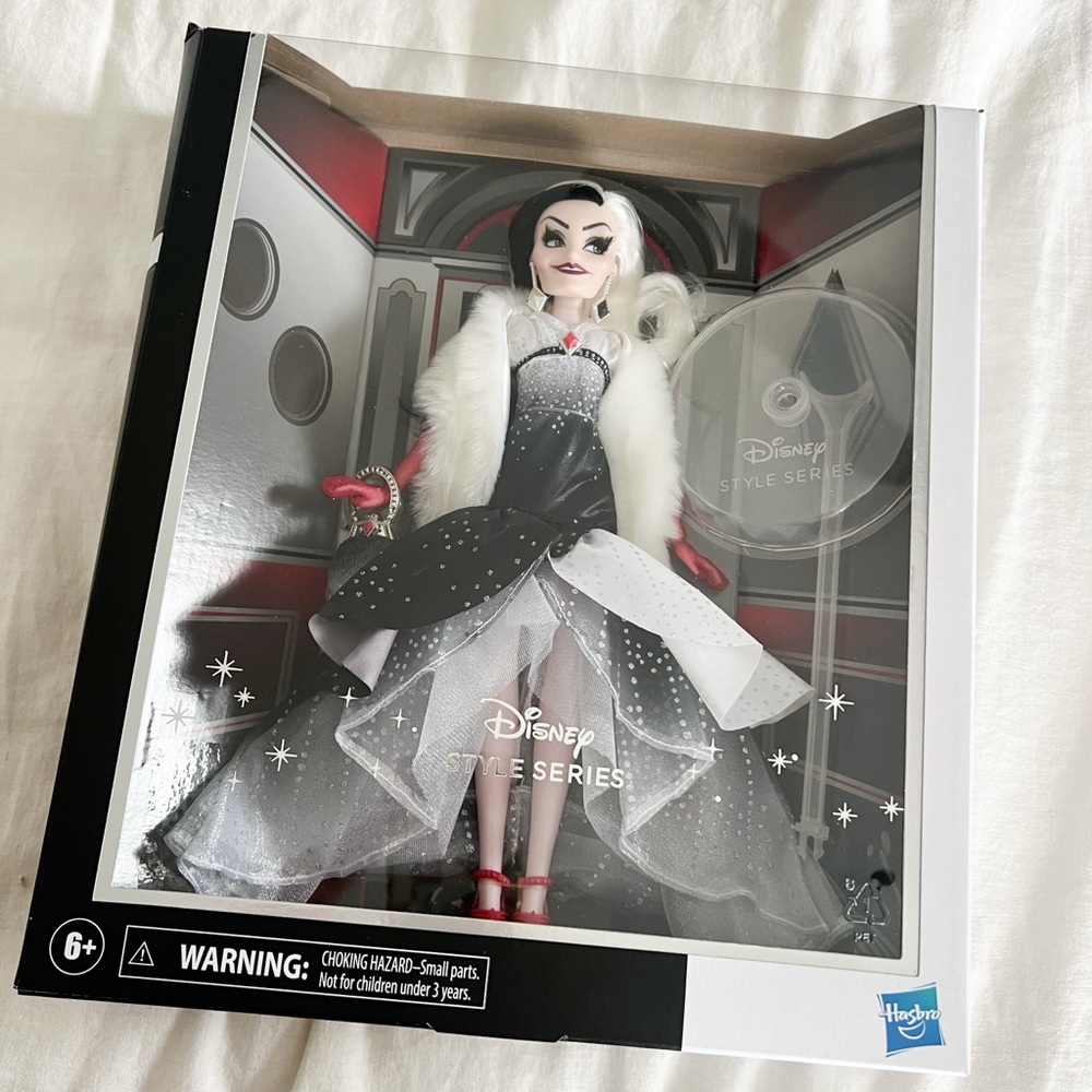 Disney Style Series Cruella De Vil Doll in Black, White, and Red